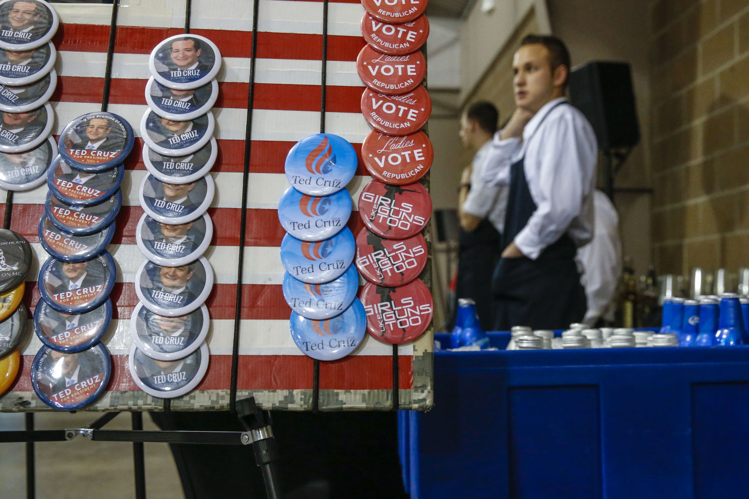 CAUCUS NIGHT - DES MOINES